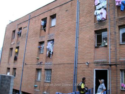 Fachada de Eificio San Vicente, solucion de vivienda de Interes Social en Medellin 
JUAN JOSE CUERVO
2006
Palabras clave: VIS PROGRAMAS DE VIVIENDA CORVIDE