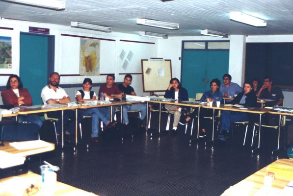 Exposicion en el Taller 23 "Planeacion y Gestion de Reasentamientos Humanos en América Latina" en aula del Cehap
CEHAP 1999
Palabras clave: TALLER 23