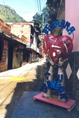 Mensaje de desarme en zona  el Picacho en Medellin
CEHAP 1999
Palabras clave: TALLER 23 PROCESO DE PAZ MEDELLIN