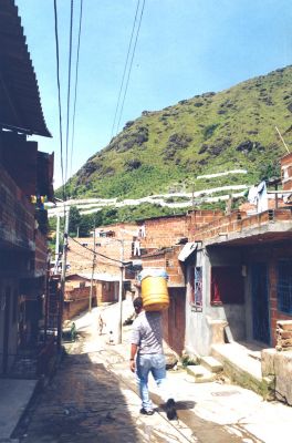 Vias secundarias, barrio Mirador del Doce, Medellin
CEHAP 1999
Palabras clave: TALLER 23 CALLES BARRIOS MEDELLIN