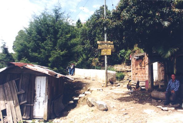 Sendero en construccion en la zona del Picacho, medellin
CEHAP 1999
Palabras clave: TALLER 23 CALLES