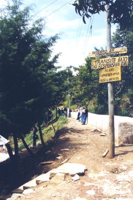 Sendero en construccion en la zona del Picacho, medellin
CEHAP 1999
Palabras clave: TALLER 23