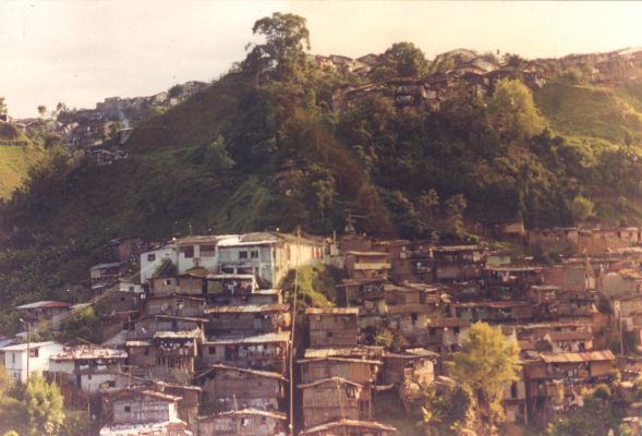 Densidad residencial de barrios de Manizales
CEHAP 1999
Palabras clave: EJE CAFETERO