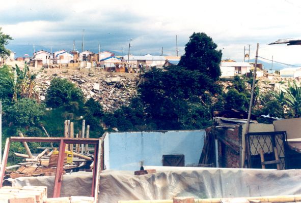 Panoramica de destruccion de Armenia despues del terremoto
CEHAP 1999

Palabras clave: RECONSTRUCCION SISMOS