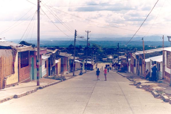 Panoramica, barrios de Armenia
CEHAP 1999
Palabras clave: EJE CAFETERO