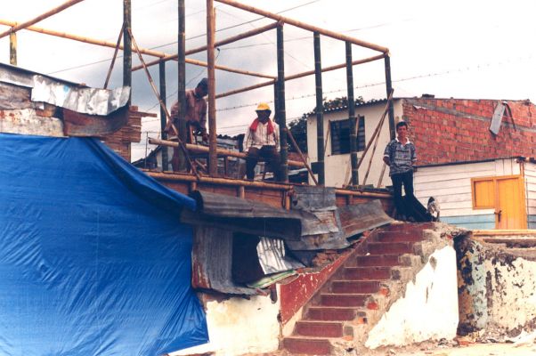 Construccion de viviendas temporales en Armenia despues del terremoto
CEHAP 1999
Palabras clave: VIVIENDAS TEMPORALES SISMOS