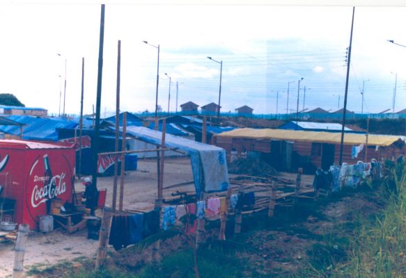 Viviendas y albergues temporales en Armenia
CEHAP 1999
Palabras clave: VIVIENDAS TEMPORALES SISMOS QUINDIO