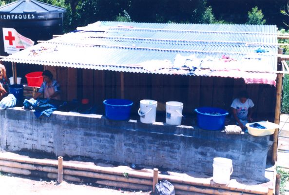Lavadero comunitario de las viviendas provisionales en La Tebaida
CEHAP 1999
Palabras clave: VIVIENDAS TEMPORALES ALBERGUES SISMOS QUINDIO