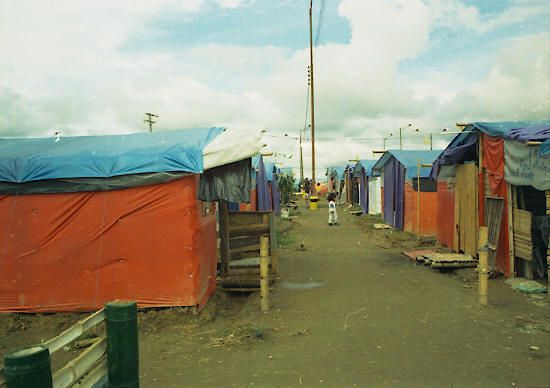 Viviendas temporales en Armenia
CEHAP 1999
Palabras clave: VIVIENDAS TEMPORALES ALBERGUES SISMOS QUINDIO