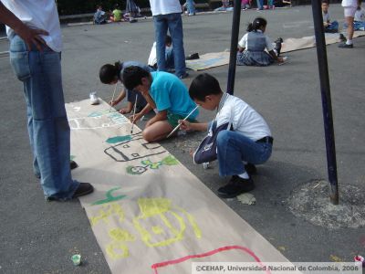 Niños sin problema alguno para pintar en San Diego, Medellin
CEHAP
2006
Palabras clave: TALLER ESCUELA SAN DIEGO