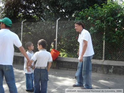 Niños y Profesores disfrutando del Taller en San Diego
CEHAP
2006
Palabras clave: TALLER ESCUELA SAN DIEGO