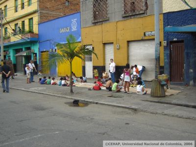 Taller con habitantes de inquilinatos de la Residencia Los Andes realizado en las Calles de San Lorenzo, Medellin 
CEHAP
2006
Palabras clave: TALLER LOS ANDES SAN LORENZO MEDELLIN