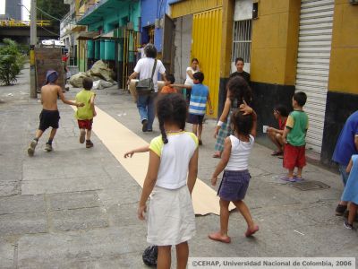 Taller en calles del sector San Lorenzo con los habitantes del Inquilinato Residencia de Los Andes, Medellin
CEHAP
2006
Palabras clave: TALLER LOS ANDES NIQUITAO