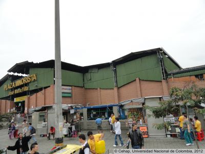 Entrada principal Plaza Minorista de Medellin
Cehap, 2012
Palabras clave: Mercados