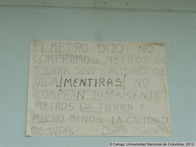 Cartel de protesta en vivienda por compra de predios en zona de influencia del Tranvia de Ayacucho
Cehap, 2012
Palabras clave: Infraestructura Tranvia Ayacucho