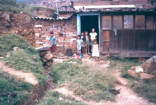 Fachada, Villa Sofía
1990
Palabras clave: VIVIENDA