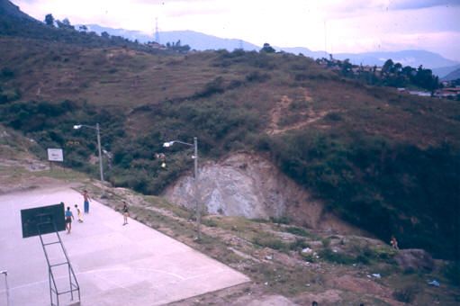 Placa deportiva en la urbanización Villa Sofía Medellín
1990

Palabras clave: VILLA SOFIA