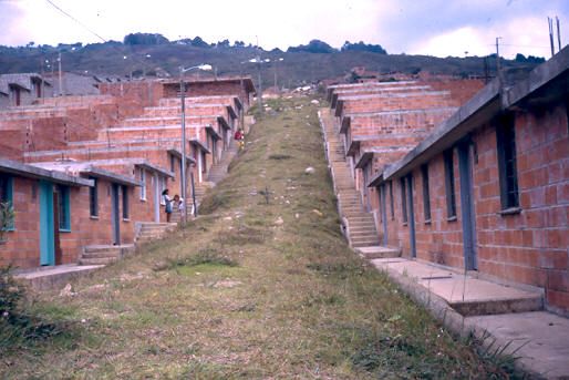 Proceso de construcción de la urbanización Villa Sofía Medellín, detalle vías de acceso
1990
Palabras clave: CIRCULACION