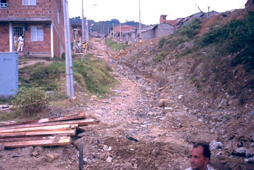Condiciones de las vías de acceso, urbanización Villa Sofía Medellín
1990
Palabras clave: CIRCULACION