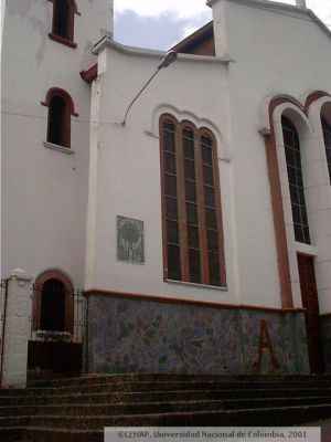 Fachada frontal de la iglesia del barrio Las Palmas
CEHAP 2001
Palabras clave: BARRIO LAS PALMAS MEDELLIN