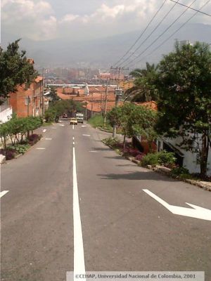 Via principal del barrio Las Palmas de Medellin
CEHAP 2001
Palabras clave: BARRIO LAS PALMAS MEDELLIN