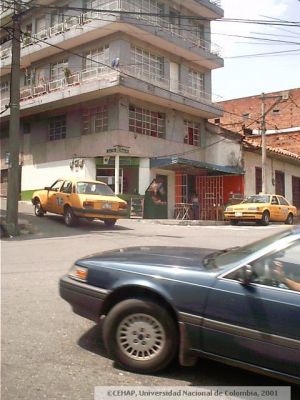 Esquina del barrio Las Palmas, en Medellin
CEHAP 2001
Palabras clave: BARRIO LAS PALMAS MEDELLIN