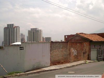 Calle y acera del barrio Las Palmas de Medellin
CEHAP 2001
Palabras clave: BARRIO LAS PALMAS MEDELLIN