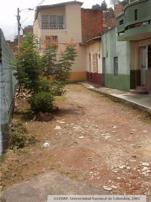 Callejon del barrio Las Palmas 
CEHAP 2001
Palabras clave: BARRIO LAS PALMAS MEDELLIN