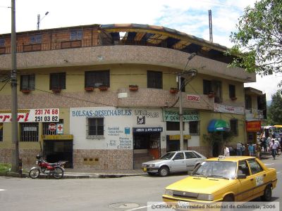 Locales comerciales en el centro de Medellin
CEHAP, 2006
Palabras clave: CENTRO MEDELLIN INQUILINATOS