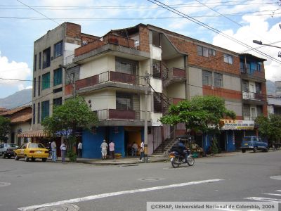Esquina del sector San Benito, centro de Medellin
CEHAP, 2006
Palabras clave: CENTRO MEDELLIN INQUILINATOS
