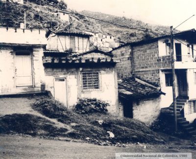 Viviendas tipicas de barrios informales - barrio Santo Domingo Savio en 1980
Peval, 1980
Palabras clave: SANTO DOMINGO SAVIO MEDELLIN VIVIENDAS