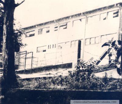 Zona de recreacion en parte posterior de Institucion educativa en el barrio Santo Domingo Savio en 1980
Peval, 1980
Palabras clave: SANTO DOMINGO SAVIO MEDELLIN INSTALACIONES EDUCATIVAS