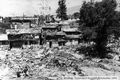 Viviendas precarias y desechos de escombros en el barrio la Iguana
Juan Carlos Ceballos - Cehap, 1993
Palabras clave: VIVIENDA LA IGUANA INUNDACIONES RIBERAS MEDELLIN