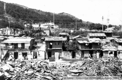 Viviendas de las riberas de la quebrada La Iguana
Juan Carlos Ceballos - Cehap, 1993
Palabras clave: VIVIENDA LA IGUANA INUNDACIONES MEDELLIN