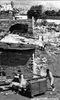 Estado de las viviendas despues de la crecida de la Quebrada la Iguana, se aprecian escombros dejados en sus riberas
Juan Carlos Ceballos - Cehap, 1993
Palabras clave: VIVIENDA LA IGUANA INUNDACIONES MEDELLIN