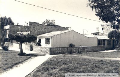 Unidades en su estado inicial con minimas transformaciones de su apariencia en el barrio Garces Navas en Bogota
Peval-Ceam, 1982
Palabras clave: VIVIENDA BARRIO GARCES NAVAS BOGOTA