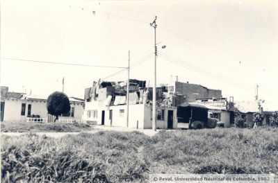 Estacionamiento no previsto en el barrio Garces Navas en Bogota
Peval-Ceam, 1982
Palabras clave: VIVIENDA BARRIO GARCES NAVAS BOGOTA