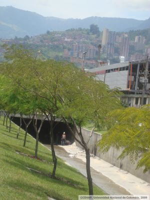 Indigencia en la canalizacion de la calle 30, al lado de la calzada de Metroplus
CEHAP, 2009
Palabras clave: INDIGENCIA CALZADA METRO PLUS MEDELLIN CALLE 30