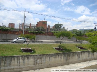 Canalizacion de la calle 30 al lado de la calzada de Metroplus, mejoramiento paisajistico
CEHAP, 2009
Palabras clave: METROPLUS MEDELLIN CALLE 30 PAISAJE URBANO