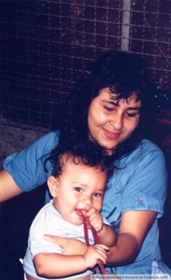 Madre del albergue del barrio Castilla
Peval, 1987
Palabras clave: ALBERGUES MEDELLIN NIÑOS
