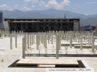Panoramica de construccion de la Plaza de la Luz y Bbiblioteca Tematica EPM
Luis Fernando Gonzalez, 2004
Palabras clave: PLAZAS LUZ LUCES PARQUES MEDELLIN BIBLIOTECA