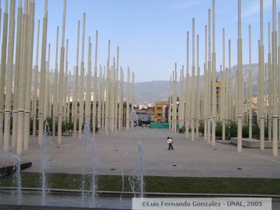 Obra finalizada de la Plaza de la Luz
Luis Fernando Gonzalez, 2005
Palabras clave: PLAZAS LUZ LUCES PARQUES MEDELLIN
