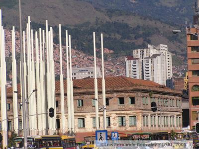 Plaza de la Luz, al fondo Edificio Vasquez y Carre sin restaurar
Luis Fernando Gonzalez, 2005
Palabras clave: PARQUES PATRIMONIO MEDELLIN