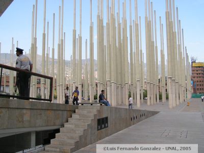 Plaza de la luz
Luis Fernando Gonzalez, 2005
Palabras clave: PLAZAS LUZ LUCES PARQUES MEDELLIN