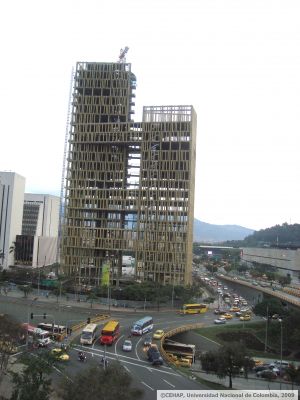 Flujo vehicular en la Avenida Ferrocarril, al lado del Centro Civico Plaza de la Libertad
Cehap, 2009
Palabras clave: PLAZA LIBERTAD FERROCARRIL SAN JUAN MEDELLIN