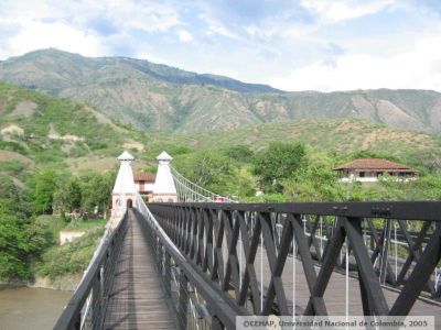 Vista frontal de El Puente de Occidente de Santafe de Antioquia
Senia Salazar, 2005
Palabras clave: PUENTE OCCIDENTE COMUNICACION ANTIOQUIA
