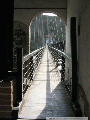 Vista desde las piramides del Puente de Occidente
Senia Salazar, 2005
Palabras clave: PUENTE OCCIDENTE ANTIOQUIA