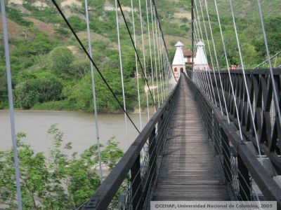 Cruce de El Puente de Occidente en Santafe de Antioquia
Senia Salazar, 2005
Palabras clave: PUENTES OCCIDENTE SANTAFE ANTIOQUIA