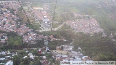 Panoramica del barrio y Metrocable San Javier Pajarito
Senia Salazar, 2009
Palabras clave: METROCABLE SAN JAVIER PAJARITO MEDELLIN