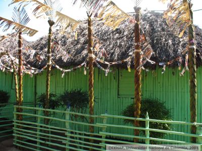 Adornos con detalles tradicionales de viviendas en Isla Fuerte
Senia Salazar, 2008
Palabras clave: VIVIENDA ISLA FUERTE BOLIVAR
